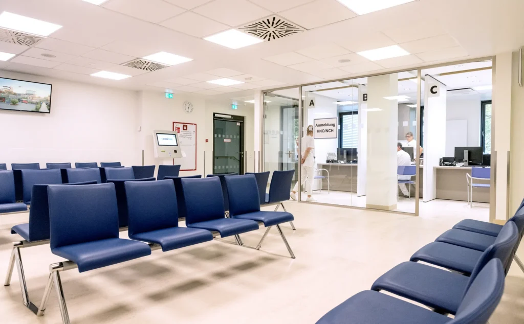Neu gestalteter Wartebereich Klinik für HNO und Klinik für Neurochirurgie in Haus K